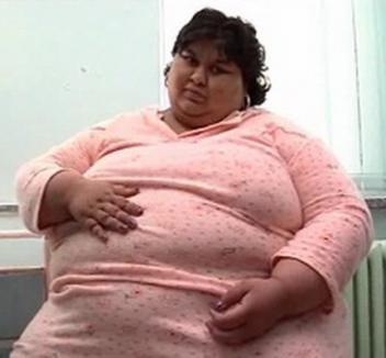 O gravidă de 240 kg, transferată între spitale, în căutarea unei mese de naşteri (VIDEO)